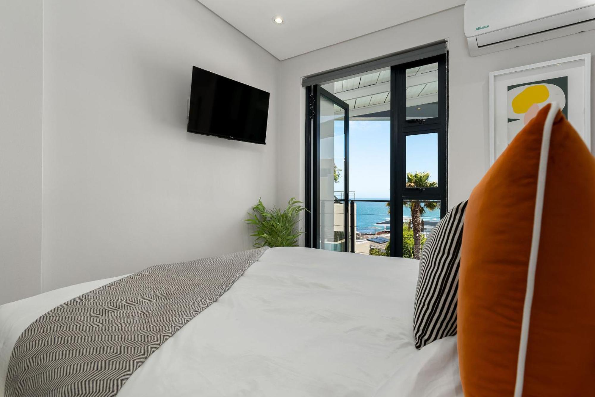 Neighbourgood 1St Crescent Camps Bay Cidade Do Cabo Exterior foto
